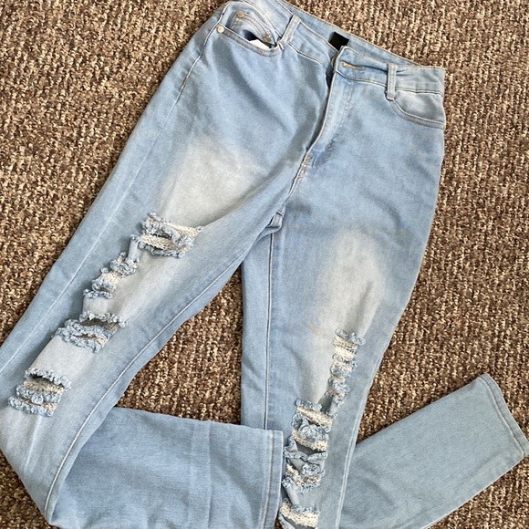 Ripped fashion nova jeans! - Picture 2 of 7